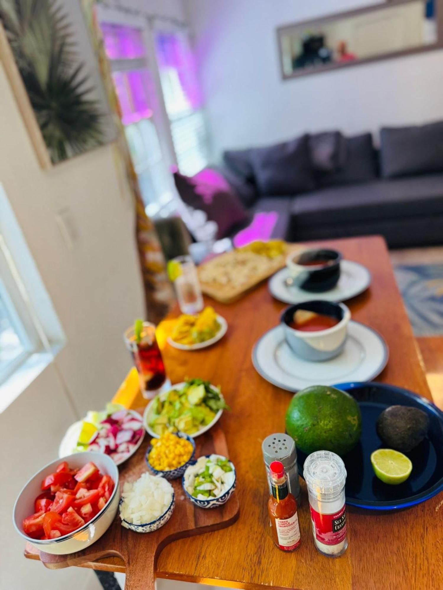 Quiet & Centrally Located House - Private Parking, Laundry And Storage For Luggage Holiday home Miami
